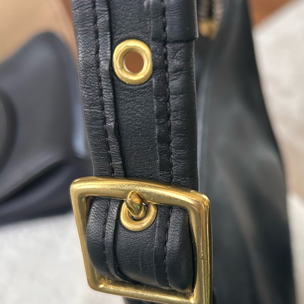 HOT!   Vintage Coach Black Leather Shoulder Bag with Gold Accents - Picture 9 of 16